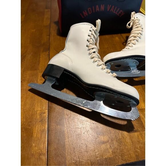 Vintage Brookfield Japan Women’s White Lace up Figure Ice Skates and Bag Size 9 - Picture 3 of 16